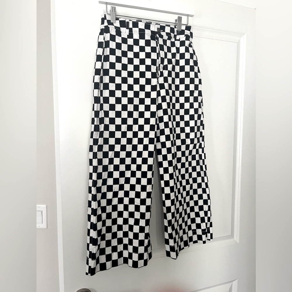 Hollister size ‘M’ checkered cropped pants.